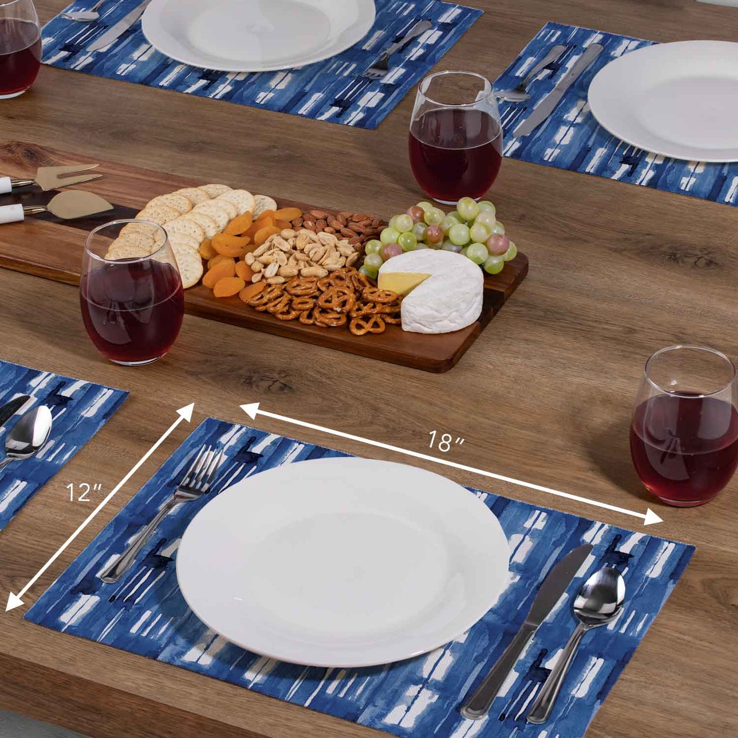 Highland Home Blue & White 4 Pack Poly-Cotton Blend Fabric Placemats 18" x 12" Manufactured in The USA
