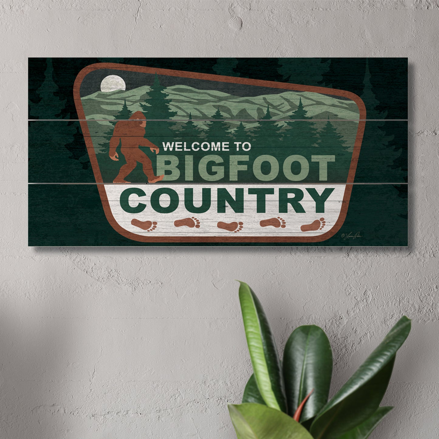 Highland Home Bigfoot Country Decorative Slatted Pallet Wood Sign 12" by 6" Features Wire Hanger That Doubles As An Easel